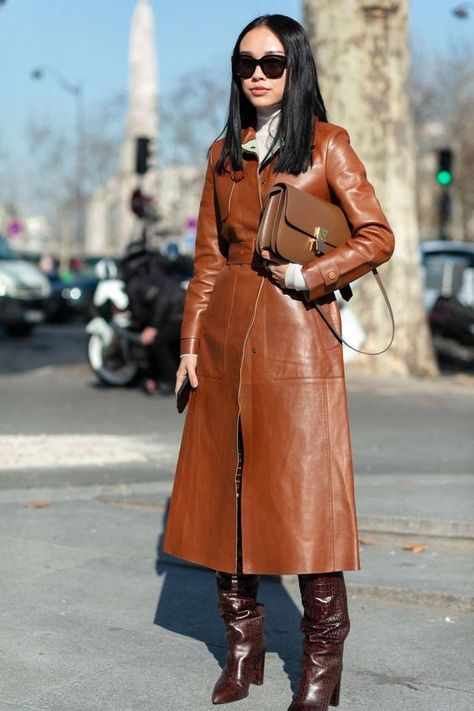 Trench Coat Street Style, Coat For Ladies, La Street Style, Chic Clothing Style, Trench Coat Outfit, Long Leather Coat, Leather Trench Coat, Coat Outfits, Fall Winter Outfits