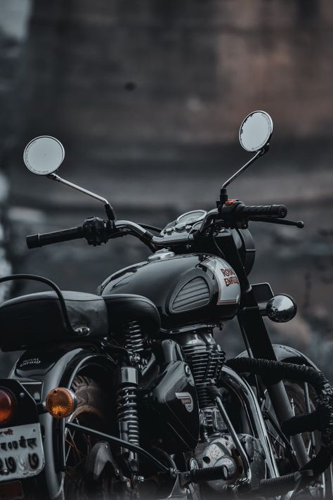 Black Royal Enfield Hd Wallpapers, Cool Bike Wallpapers, Bullet 350 Royal Enfield, Bullet Wallpaper, Royal Enfield Hd Wallpapers, Royal Enfield Classic 350cc, Classic 350 Royal Enfield, Royal Enfield Wallpapers, Royal Enfield India