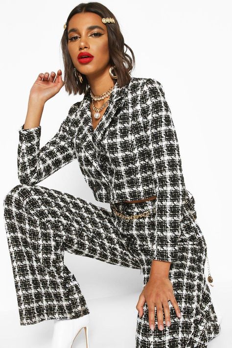 Womens Boucle flanneled Double Breasted Cropped Blazer - Blazer With Dress Outfit, Double Blazer, Duster Coats, Semi Formal Outfits, Plastic Raincoat, Simple Fall Outfits, Style Guru, Androgynous Fashion, Woman Illustration