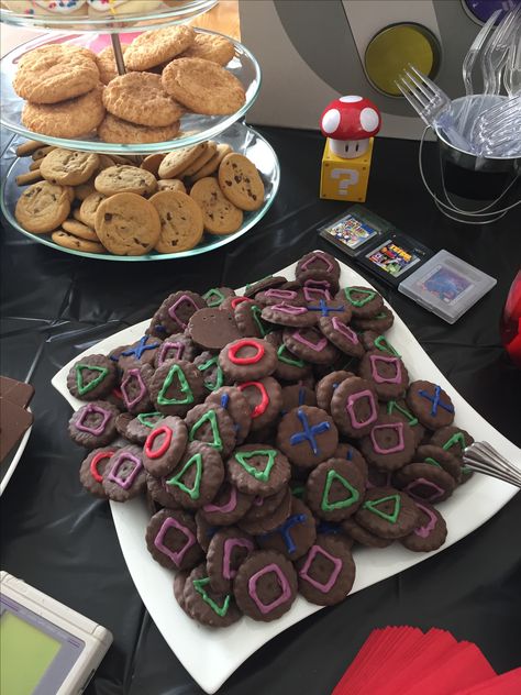 Xbox Birthday Party Food, Gamer Birthday Party Food Ideas, Nintendo Switch Birthday Party Food Ideas, Video Gaming Birthday Party, Gaming Party Cake Ideas, Gamer Party Snacks, Gamer 30th Birthday Party, Gamer Themed Birthday Party Food, Video Game Bday Party Ideas