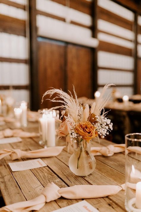 Rustic Fall Wedding Ideas, Boho Wedding Centerpieces, Wedding Ideas On A Budget, Fall Wedding Tables, Fall Wedding Ideas, Rustic Fall Wedding, Future Wedding Plans, Neutral Wedding, Western Wedding