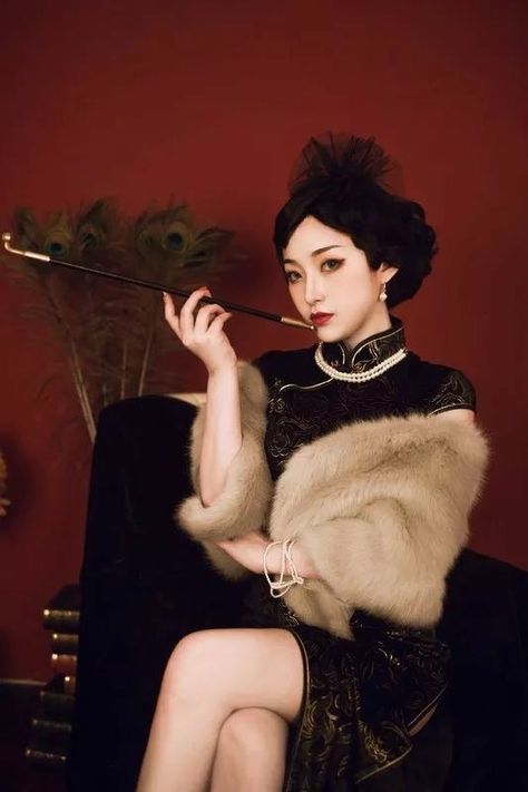 Chinese Qipao Aesthetic, 1920 Shanghai Fashion, 1920s Chinese Fashion, Qipao Photoshoot, Old Shanghai Style, Old Shanghai, Shanghai Fashion, Chinese Style Dress, 20th Century Fashion