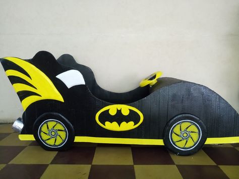 Diy Batmobile, Batman Christmas Tree, Batman Pinata, Batman Party Decorations, Trunker Treat Ideas, Batman Diy, Batman Car, Classroom Christmas Decorations, Batman Theme