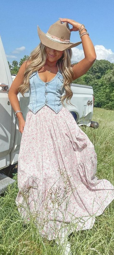 Southern Charm Outfits Classy, Southern Mama Outfits, Southern Chic Fashion, Wyoming Outfit Spring, Cheyenne Montgomery Outfits, Western Date Night Outfit Summer, Southern Bell Outfits, Unique Vintage Outfits, Broken Bow Outfits