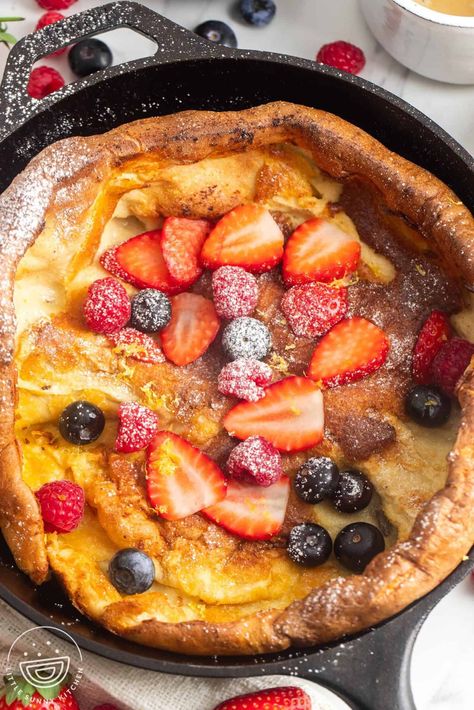 An easy German Pancake recipe (aka Dutch Baby Pancake) to make this classic, puffy, baked breakfast speciality at home. Easy German Pancakes, Easy Breakfast Dishes, German Pancakes Recipe, Dutch Baby Recipe, Puff Pancake, Crepe Suzette, Dutch Pancakes, Baby Pancakes, German Pancakes