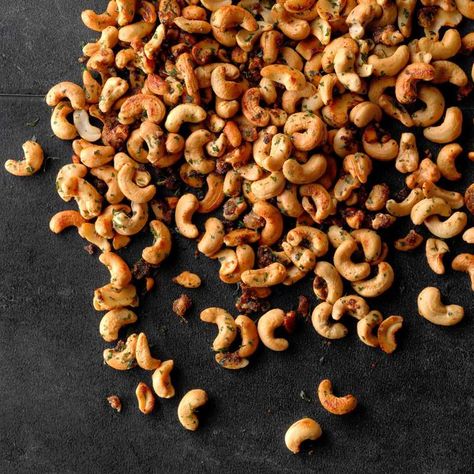 How to Roast Cashews 5 Ways Spiced Cashews, Cashew Recipes, Pizza Sandwich, Fall Snacks, Healthy Vegan Snacks, Roasted Cashews, Nut Recipes, Pasta Food, Food Pizza