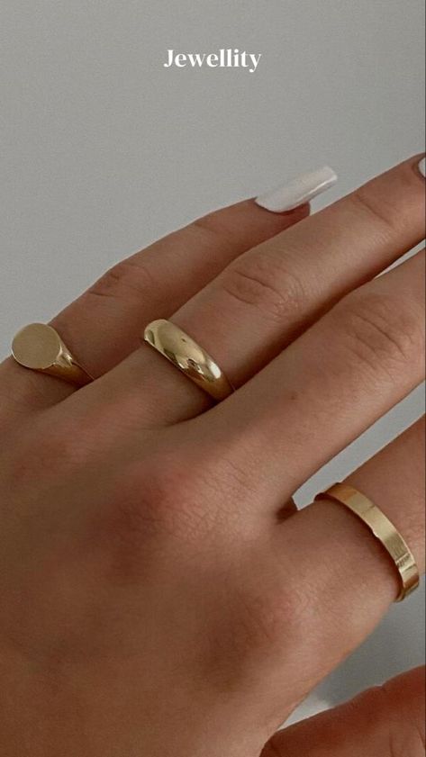 Layering Aesthetic, Hand Jewelry Rings, Gold Minimalist Jewelry, Dainty Gold Jewelry, Common Thread, Casual Jewelry, Classy Jewelry, Minimal Jewelry, Jewelry Lookbook