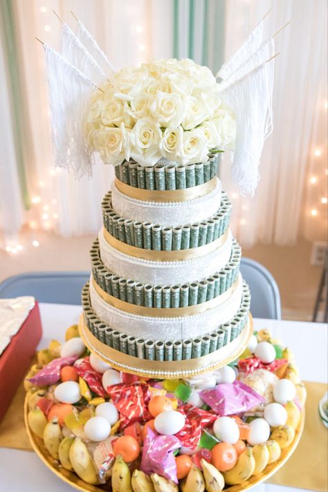 Hmong Wedding Cake, Hmong Dessert Table, Money Centers, Hmong Wedding, Cake Centerpieces, Money Cake, Money Flowers, Money Bouquet, Crazy Rich Asians