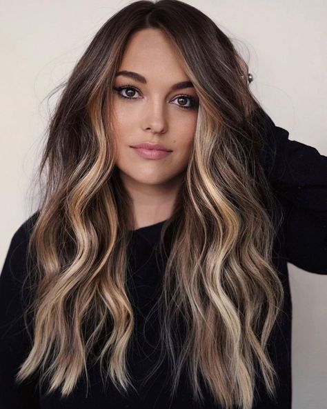 Blonde Highlights On Brown, Dark Brown Hair With Blonde Highlights, Natural Hair Highlights, Chunky Blonde Highlights, Highlights On Brown Hair, Rambut Brunette, Blonde Highlights On Dark Hair, Blonde Streaks, Brunette Hair With Highlights