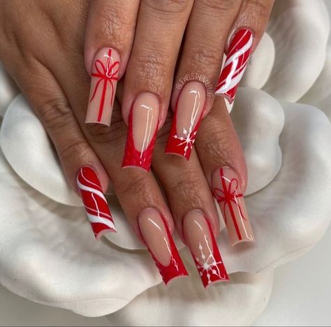 Coffin Acrylic Nails Holiday, Xmas Nails Medium Length, Long Christmas Acrylic Nails Red, Red Nail Set Christmas, Red Winter Acrylic Nails, Red Christmas Nail Designs Short, Winter Christmas Nails Acrylic Red, Red Christmas Nail Set, Red Christmas Nails Short Square