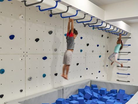 Mom Has Designed Over 1,000 Playrooms, Shares Her Tips Indoor Monkey Bars, Indoor Playroom, Modern Playroom, Bedroom Basement, Basement Playroom, Cozy Basement, Kids Gym, Sensory Room, Playroom Design