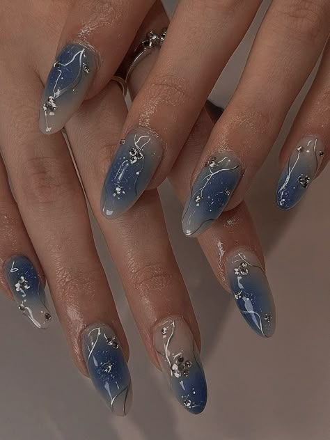 Nail Art Douyin, Nail Inspo Trendy Blue, Blue Icicle Nails, Douyin Nails Blue, Blue With Silver Nails, Icicle Nails Korean, Blue Fancy Nails, Sheer Blue Nails, Xiao Hong Shu Nail