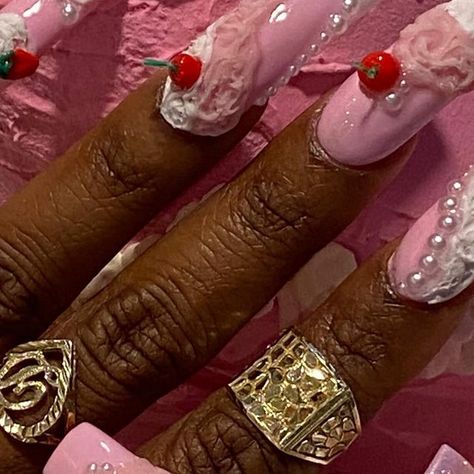 🍒DALLAS JONES🍒 on Instagram: "I�’m a walking Pinterest board 😋🔥💅🏾 I wanted icing nails for my birthday so I made it whole look 🎀 Should I make more hats to purchase from @realprettygirlsclub ? 💖 Hat & bra ARE NOT edible🤣😏🔥" Birthday Candle Nails, Frosting Nails, Icing Nails, Nails For My Birthday, Birthday Cake Nails, Cake Nail Art, Cake Nails, Cupcake Nails, Bday Nails