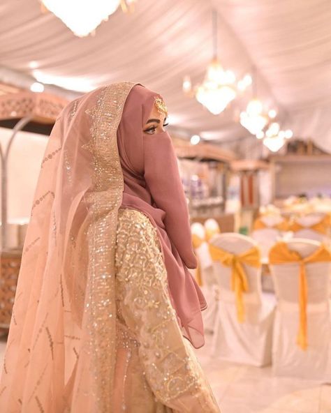 Hijabi Bride Pakistani, Niqab Wedding, Niqab Bride, Islamic Bride, Abaya Ideas, Hijabi Bride, Stylish Abaya, Niqabi Bride, Bridal Hijab Styles