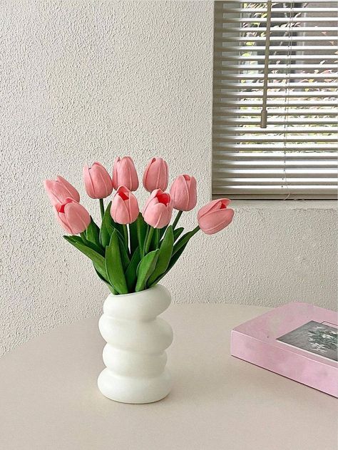 #recipe #fashion #1 #crochet Aesthetic Fake Plants, Cute Fake Plants, Shelf Room Decor, Tulips Decor, Fake Tulips, Desk Garden, Fake Flowers Decor, Desk Flowers, Tulip Decor