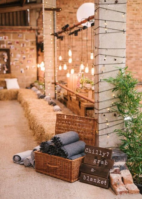 25 Creative DIY Wedding Ideas https://www.southerncrushathome.com/25-diy-wedding-projects/ Winter Wedding Trends, Rustic Barn Wedding Decorations, Colorful Wedding Flowers, Barn Wedding Decorations, Rustic Wedding Diy, Hay Bales, Rustic Barn Wedding, Barn Wedding Venue, Rustic Barn