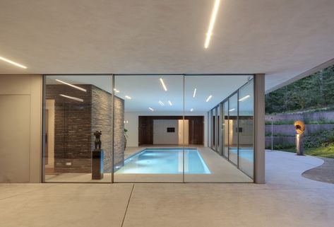 Dune Villa - HILBERINKBOSCH architects Indoor Swimming Pool Design, Moderne Pools, Indoor Pool Design, Piscina Interior, Indoor Swimming Pool, Casa Country, Luxury Pools, Dream Pools, Indoor Swimming