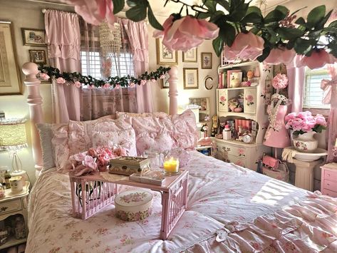 Pink Girly Bedroom Aesthetic, 2014 Room Decor, Antique Princess Room, Maximalist Pink Bedroom, Bedroom Ideas Big Room, Cottagecore Aesthetic Bedroom Pink, Cottage Core Bedroom Aesthetic Pink, Pink Room Cottagecore, Flower Room Aesthetic