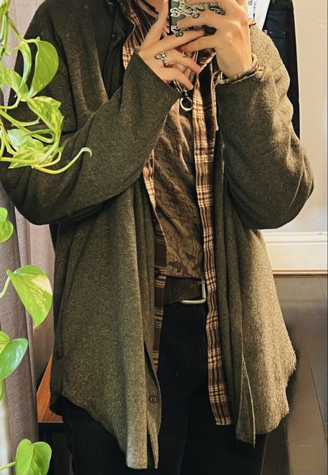 Men Fairy Grunge, Moss Core Outfit, Werewolf Core Outfits, Earthy Grunge Outfits Men, Mushroom Aesthetic Outfit, Earth Tone Men Outfit, Goblincore Fashion Male, Salsa Aesthetic, Forestcore Outfit