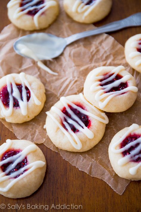 How to make Raspberry Almond Thumbprint Cookies with step-by-step photos! Buttery and melt-in-your-mouth amazing. sallysbakingaddiction.com Thanksgiving Recipes Side Dishes Healthy, Raspberry Almond Thumbprint Cookies, Almond Thumbprint Cookies, Raspberry Thumbprint, Sallys Baking, Almond Shortbread Cookies, Thanksgiving Food Sides, Thumbprint Cookies Recipe, Sally's Baking