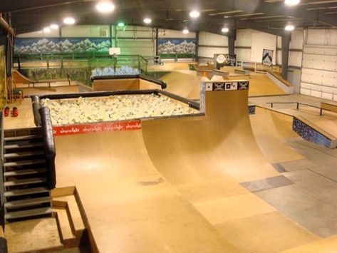 Indoor Skatepark, Skatepark Design, Skate Ramp, Skateboard Ramps, Skateboard Park, Youth Center, Skate Shop, Kendo, Skate Park