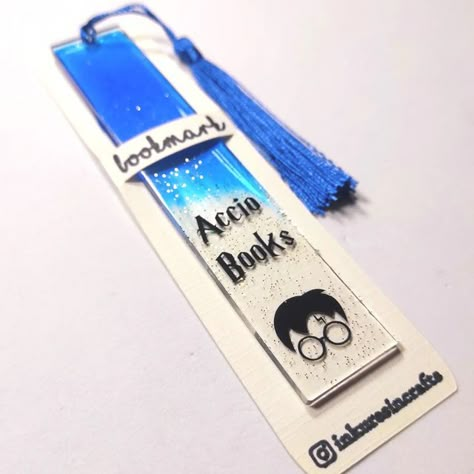 Harry Potter Bookmark Cricut, Harry Potter Acrylic Bookmarks, Harry Potter Resin Bookmark, Harry Potter Arts And Crafts, Harry Potter Gift Ideas Diy, Harry Potter Resin, Resin Bookmark Ideas, Epoxy Bookmark, Disney Bookmarks