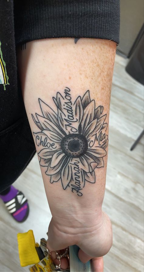 Sunflower With Names Tattoo, Aunt Tattoo For Niece, Nice And Nephew Tattoos, Niece Nephew Tattoo, Nephew Tattoo Ideas Aunt, Niece And Nephew Tattoo Ideas For Aunt, Tattoos For Nieces And Nephews, Kids Tattoos For Moms Unique, Aunt Tattoo For Niece And Nephew