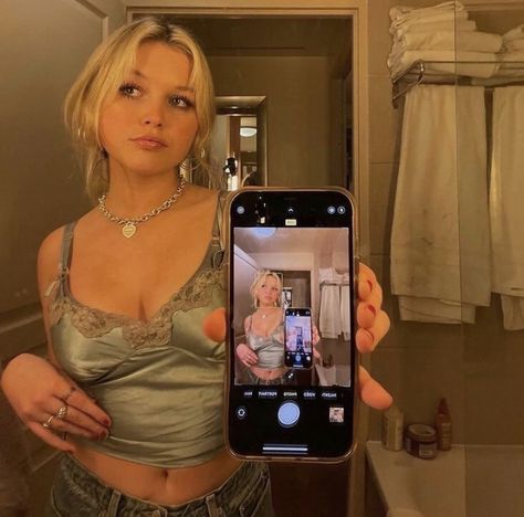 Instagram Mirror Selfie, Spiegel Selfie, Mirror Selfie Poses, Poses Instagram, Selfie Poses Instagram, Pic Pose, Foto Poses, Best Photo Poses, Selfie Ideas Instagram