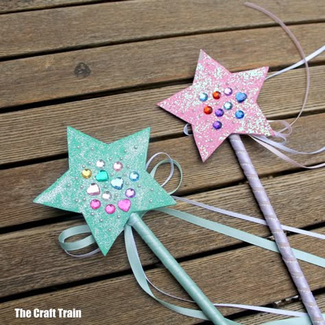 Stick Wands Diy, How To Make A Wand Fairy Princesses, Star Wand Craft, Wand Ideas For Shifting, Diy For Kindergarten, Princess Wand Craft, Magic Wand Diy, Diy Magic Wand, Magic Wand Craft