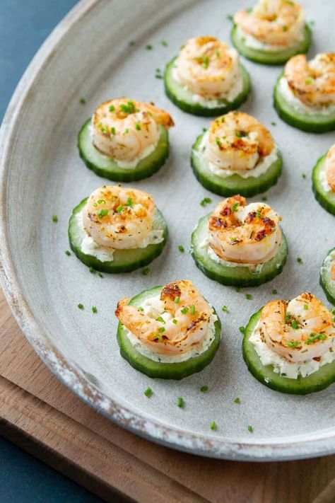 Cream Cheese And Cucumber, Cucumber Shrimp, Healthy Superbowl Appetizers, Herb Cream Cheese, Seared Shrimp, Cocktail Party Appetizers, Cucumber Appetizers, Cucumber Slices, Cucumber Bites