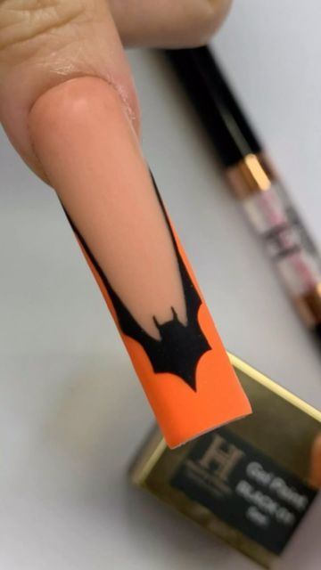 Bat French Tip Nails Square, Halloween Airbrush Nails, Ombré Halloween Nails, Bat Nails Designs, Bat French Tip Nails, Bat French Tip, Bat Halloween Nails, Halloween Bat Nails, Bat Nails Art