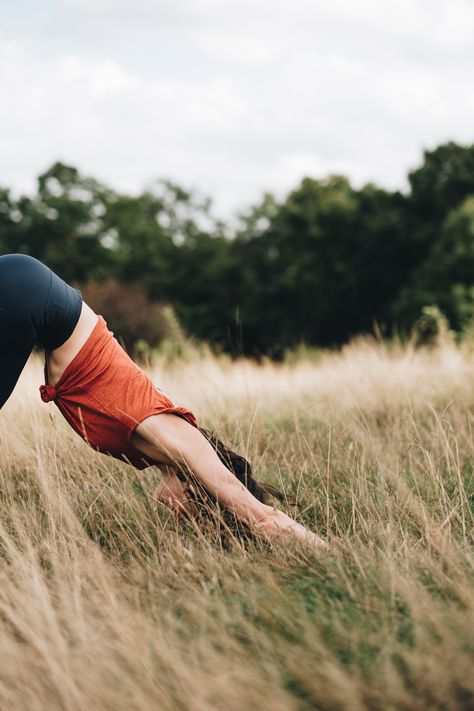 Yoga Pics Photography, Outside Yoga Aesthetic, Yoga Aesthetic Photography, Nature Yoga Aesthetic, Yoga Autumn, Yoga In The Woods, Yoga Photoshoot Ideas Outdoor, Yoga Photoshoot Outdoor, Yoga Photography Outdoor