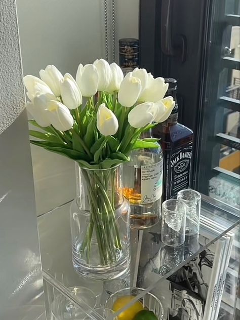 Silk aesthetic tulips that can be found on Amazon, crystal clear, beautiful, simple Amazon Flowers, Vase Bouquet, Drinks Aesthetic, Silk Tulips, Tulip Decor, Acrylic Desk, Clear Vase, Christmas Centerpiece, Aesthetic Decor