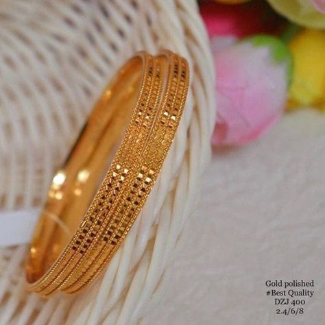 Gold bracelet & Bangls Golden Bangles Indian Design, Plain Gold Bangles, Gold Bangles Indian, Gold Jewelry Outfits, Gold Bangles For Women, Antique Gold Jewelry Indian, Gold Bangle Set, Modern Gold Jewelry, Beautiful Gold Necklaces