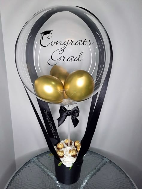 Bobo Balloon Graduation, Graduation Balloon Gift, Graduation Balloon Bouquets, Grad Balloon Bouquet, Graduation Centerpieces Diy, Graduation Party Treats, Graduation Souvenirs, Graduation Activities, Male Graduation