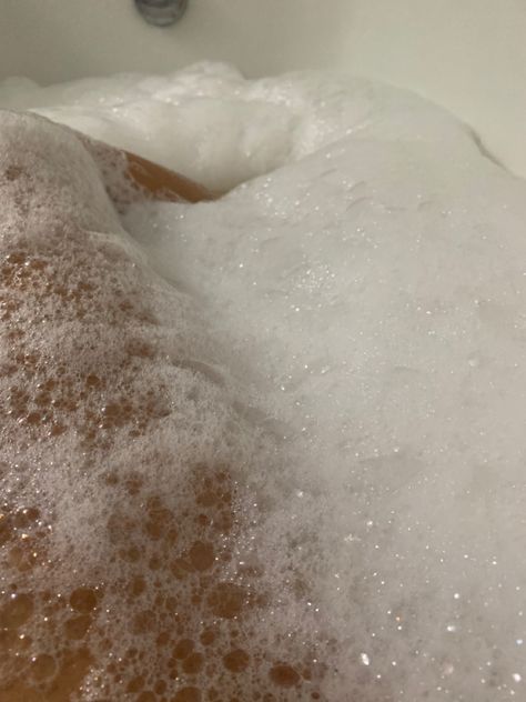 Stephanie Archer, Bubble Bath Aesthetic, Behind The Net, Aesthetic Vanilla Girl, Britney Spears Body, Manifest Aesthetic, Lush Bubble Bars, Lush Aesthetic, Latina Aesthetic