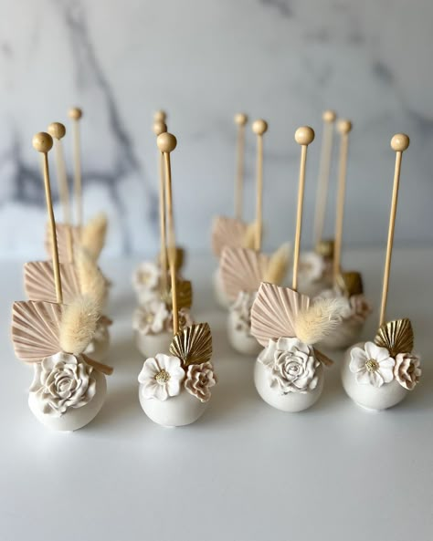 Boho Baby Shower Desserts, Engagement Cake Pops, Baby In Bloom Cake Pops, Boho Cakepops, Fall Cakesicles, Boho Treats, Boho Candy Bar, Boho Cake Pops, Boho Dessert Table