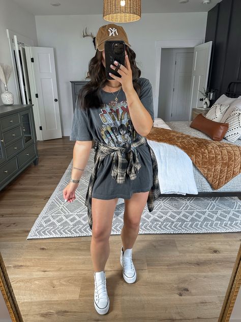 Long Tees Outfit, Oversize Band Tee Outfit, Graphic T Dress Outfit, Oversized Band Tee Outfits Summer, Band Tshirt Dress Outfit, Dress Up Oversized Tshirt Outfit, Band Tee Dress Outfit, Band Tee Concert Outfits, Graffic T Shirt Outfit