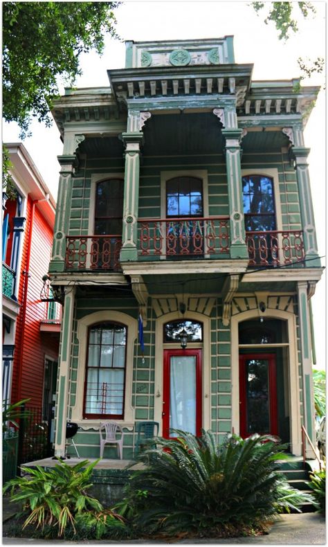 French Quarter Style Homes, Quirky Exterior House Colors, New Orleans Architecture, Shotgun House, Louisiana Homes, New Orleans Homes, New Orleans Louisiana, Home Fashion, Beautiful Buildings