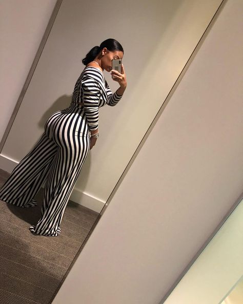 Wide Leg Pant Outfit, Leg Pants Outfit, Black Curves, Striped Jumpsuit, Curvy Girl Fashion, Looks Style, Curvy Fashion, Locs, Chic Outfits