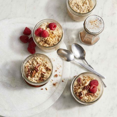 Cinnamon-Roll Overnight Oats Cinnamon Roll Overnight Oats, Breakfast Low Carb, Overnight Oat, Smoothie Bar, Overnight Oatmeal, Turkey Bacon, Cooked Breakfast, Diet Vegetarian, Overnight Oats Recipe