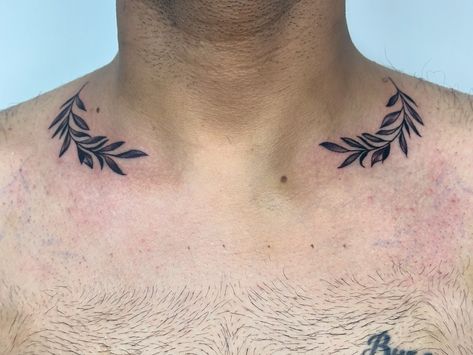 🌿 Elegant Leaf Neck Tattoo 🌿 Transform your body into a canvas of nature! Our intricately designed leaf tattoo around the neck is a symbol of growth, renewal, and connection to nature. Perfect for those who love minimalist yet meaningful art! 📍 Black Pearl Ink Tattoo Studio Goregaon West, near Bangur Nagar Metro Station, Mumbai ✨ Book your appointment today and let us bring your tattoo ideas to life! 📞 Call/WhatsApp: 9820771496 💌 DM us now! #BlackPearlInk #NeckTattoo #LeafTattoo #MinimalT... Leaf Neck Tattoo, Symbol Of Growth, Leaf Tattoo, Meaningful Art, Connection To Nature, Metro Station, Book Your Appointment, Neck Tattoo, Call Whatsapp