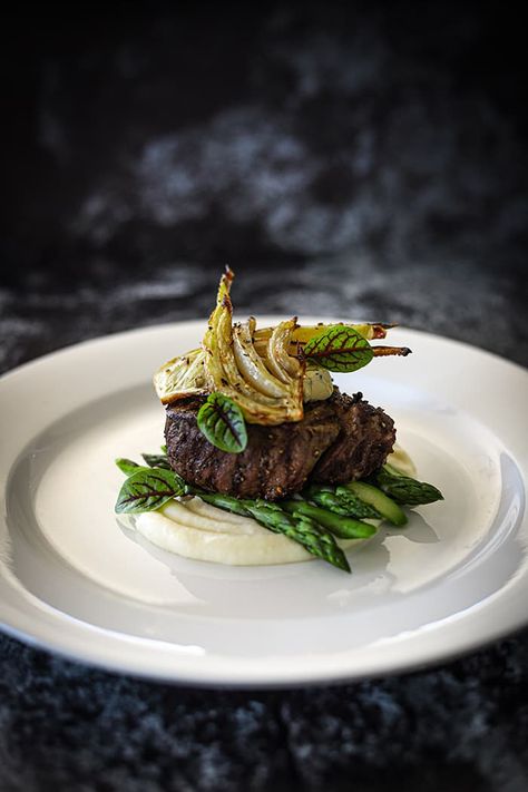 Thyme Butter, Smoked Garlic, Gourmet Food Plating, Beef Fillet, Roasted Fennel, Decorações Com Comidas, Fine Dining Recipes, Potato Puree, How To Cook Steak