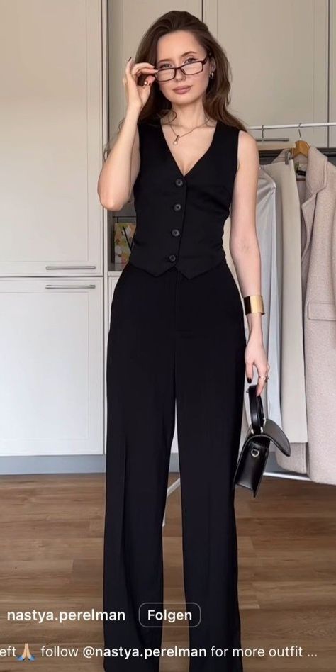 Waistcoat Styling Women, Woman Professional Outfit, Formal Streetwear Women, Waistcoat Aesthetic, Black Waistcoat Outfit Women, Semi Formal Outfits For Women Wedding, Formal Outfits For Women Office Wear, Black Waistcoat Outfit, Waistcoat Outfit Women