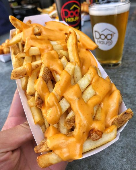 When it’s been a few minutes since your last meal and bae brings over cheese fries! 🧀🍟Dig in! 😋 #doghaus Essen, Homemade Wingstop, French Fries With Cheese, Fries With Cheese, Cheese Fries Recipe, Foodie Aesthetic, Nacho Fries, Cajun Fries, Fries Recipe