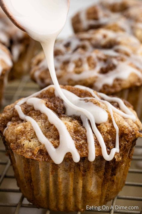 Cinnamon Roll Muffins - Eating on a Dime Muffins Recipes Cinnamon, Cinnamon Bread Muffins, Sour Cream Cinnamon Muffins, Cinnamon Swirl Muffins Recipes, Cinnamon Breakfast Muffins, Muffin Cinnamon Rolls, Cinnamon Desserts Easy Quick, Gluten Free Cinnamon Roll Muffins, Cinnamon Breakfast Bread