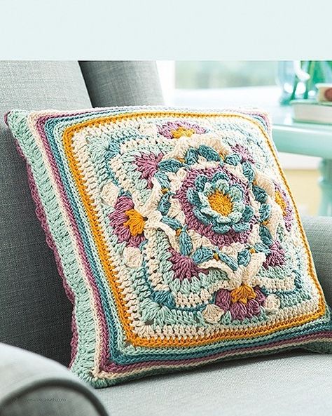 Overlay Crochet, Crochet Cushion Cover, Crochet Mandala Pattern, Crochet Tips, Pola Sulam, Crochet Cushions, Crochet Square Patterns, Crochet Pillow, Leisure Arts