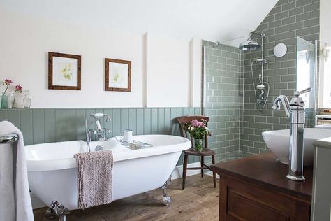 Victorian Bathroom Tiles, Green Tile Bathroom, New Bathroom Ideas, Victorian Bathroom, Roll Top Bath, Cottage Bathroom, Country Bathroom, Upstairs Bathrooms, Budget Bathroom