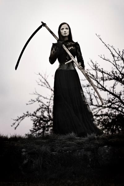 Female Reaper Costume, Grim Reaper Woman Costume, Grim Reaper Photoshoot, Female Grim Reaper Costume, Grim Reaper Costume Female, Grim Reaper Costume Women, Grim Reaper Woman, Grim Reaper Makeup Female, Female Reaper