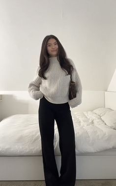 Elevated College Outfits, Cold Outfits Winter Aesthetic, Flared Legging Outfit, Women Winter Outfits, Flare Leggings Outfit, 6th Form Outfits, Pants For Winter, Solstice Party, Sixth Form Outfits